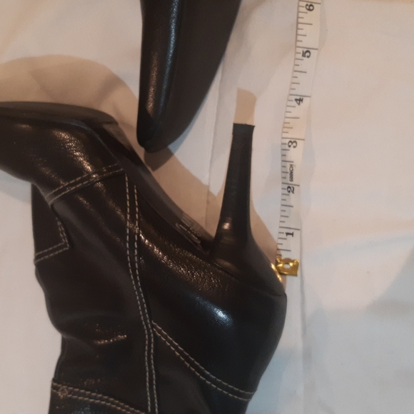 Tod’s Black with White Stitch Accent Ankle Boots - Picture 6 of 7